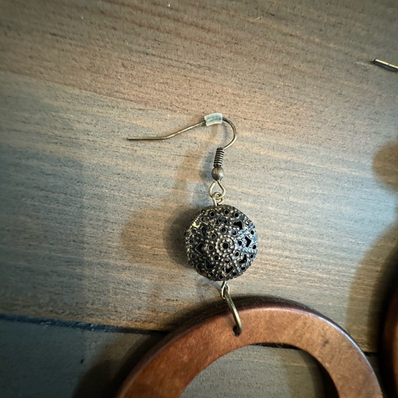 Le Chateau wooden hoop earrings - Picture 6 of 7